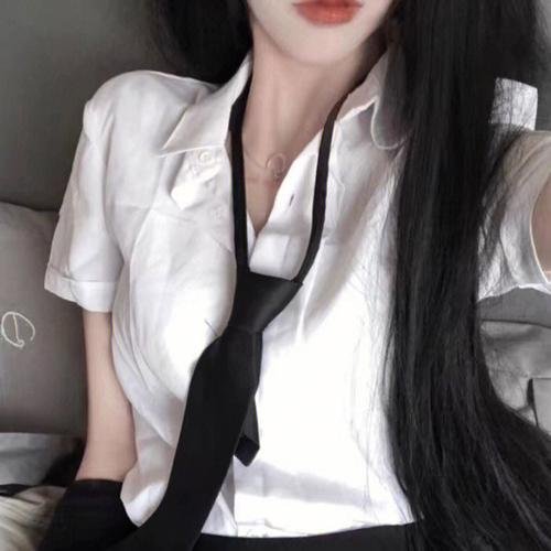 挎斗摩托车里的狗